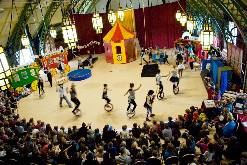 the five ring circus perform